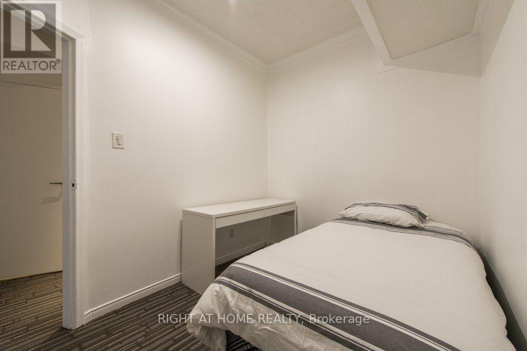 812 Bloor Street W Property Photo 19