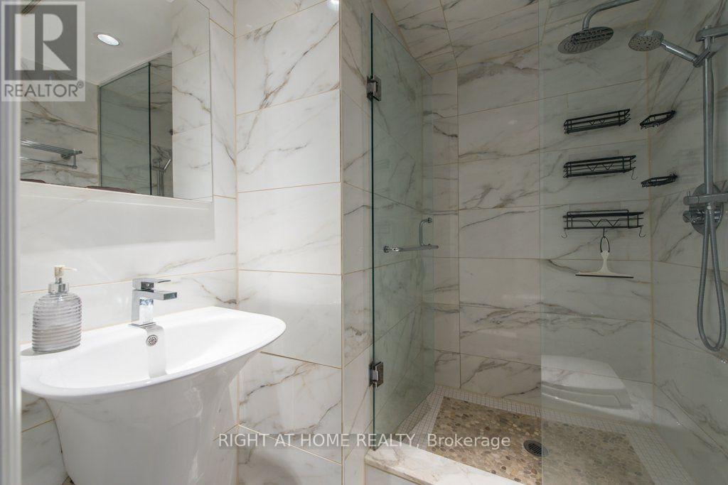 812 Bloor Street W Property Photo 20