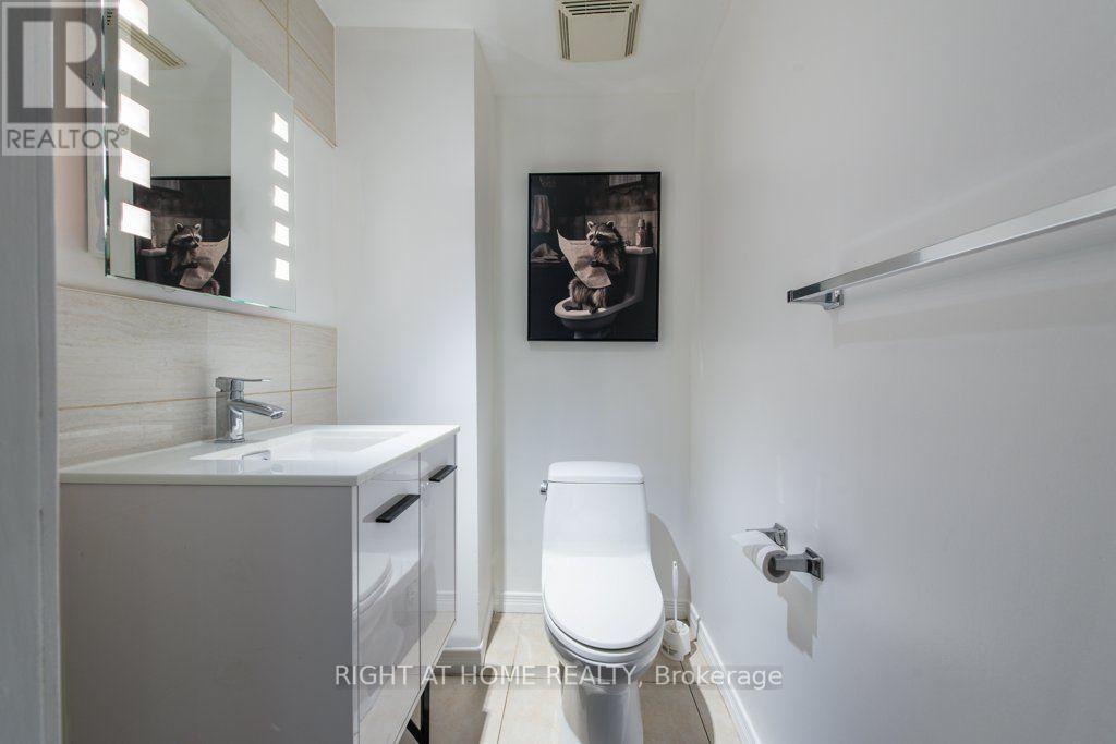 812 Bloor Street W Property Photo 21