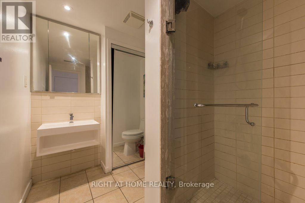 812 Bloor Street W Property Photo 26