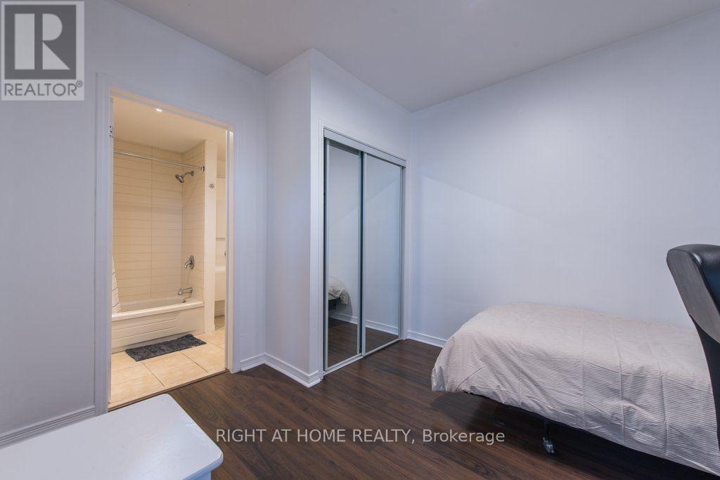 812 Bloor Street W Property Photo 27