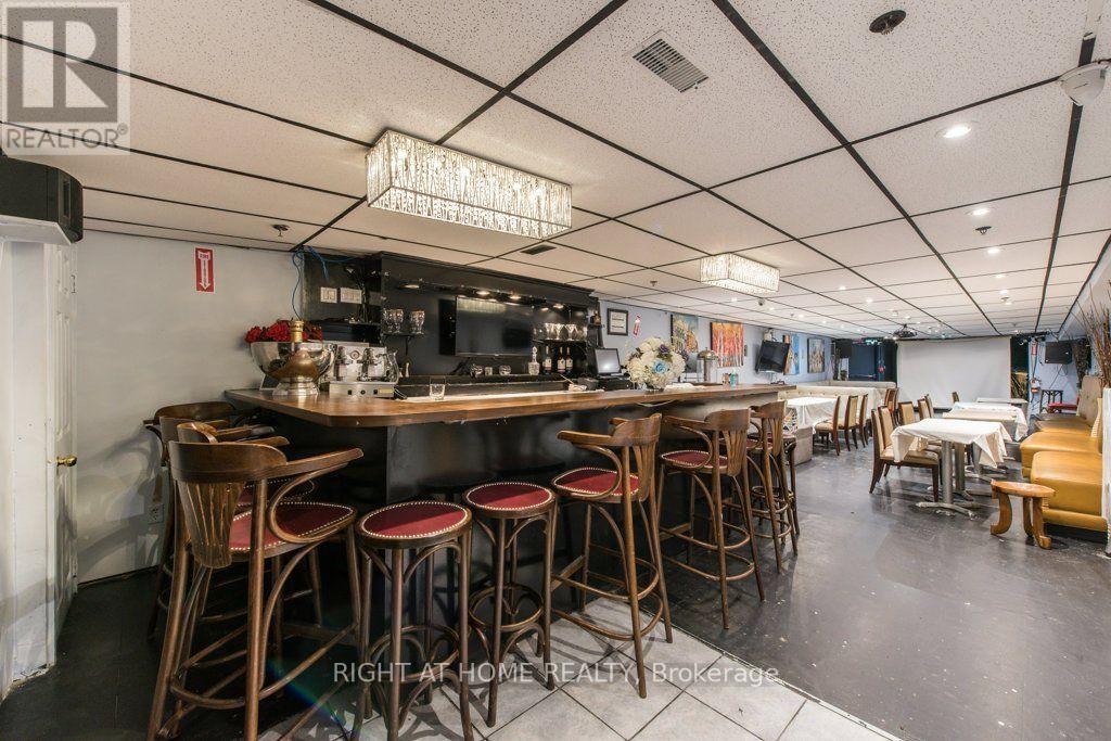 812 Bloor Street W Property Photo 28