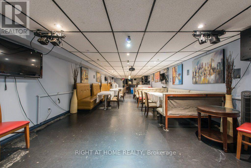 812 Bloor Street W Property Photo 30