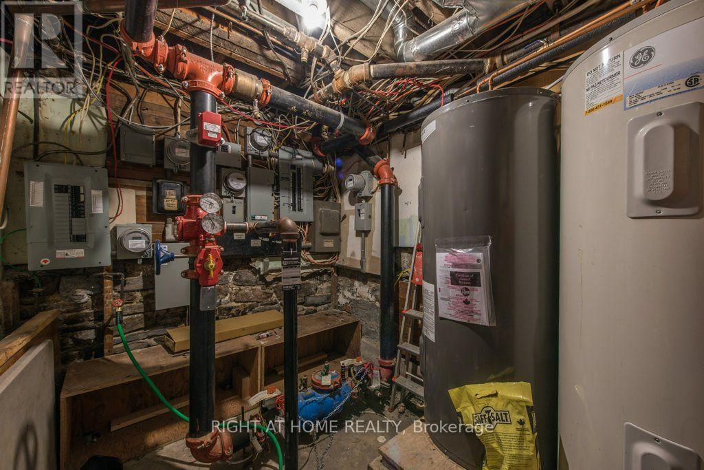 812 Bloor Street W Property Photo 31