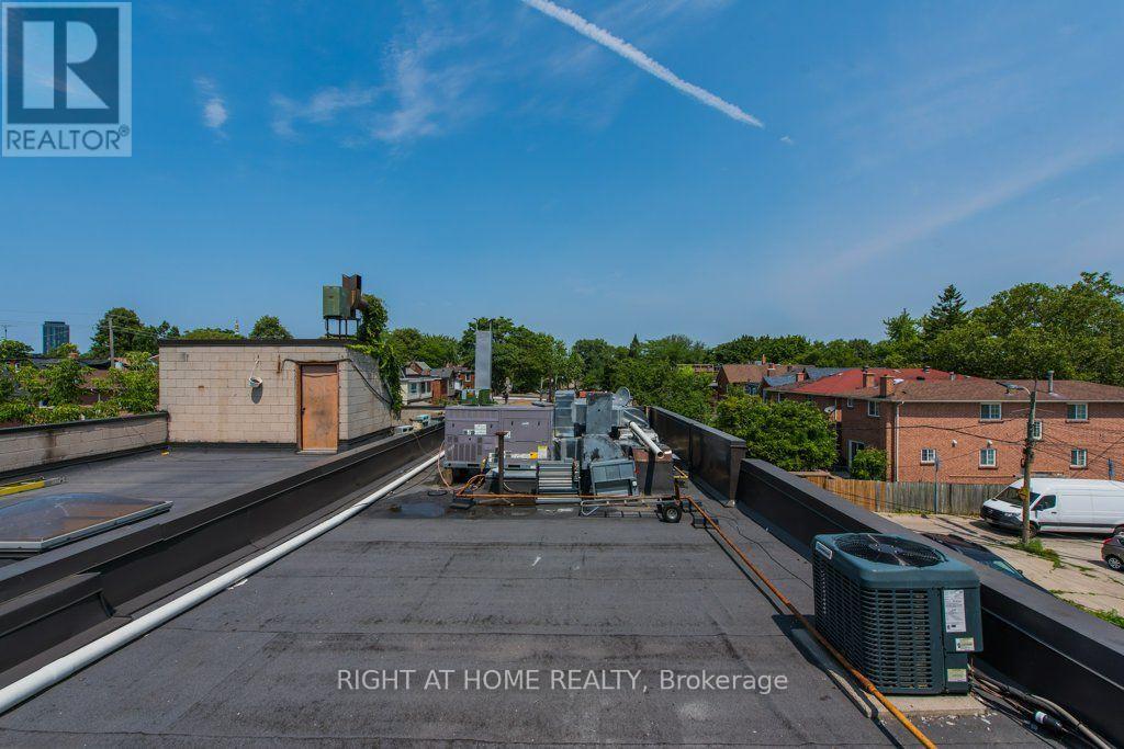 812 Bloor Street W Property Photo 32