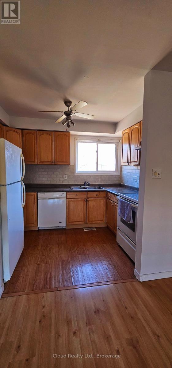 36 - 36 Dawson Crescent Property Photo 8