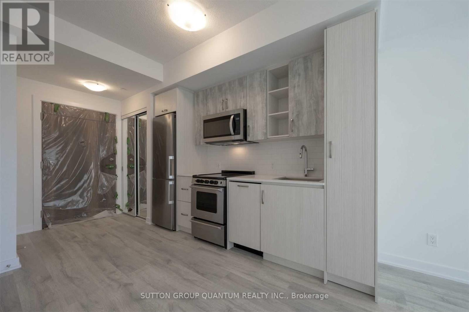 1026 - 251 Manitoba Street Property Photo 2