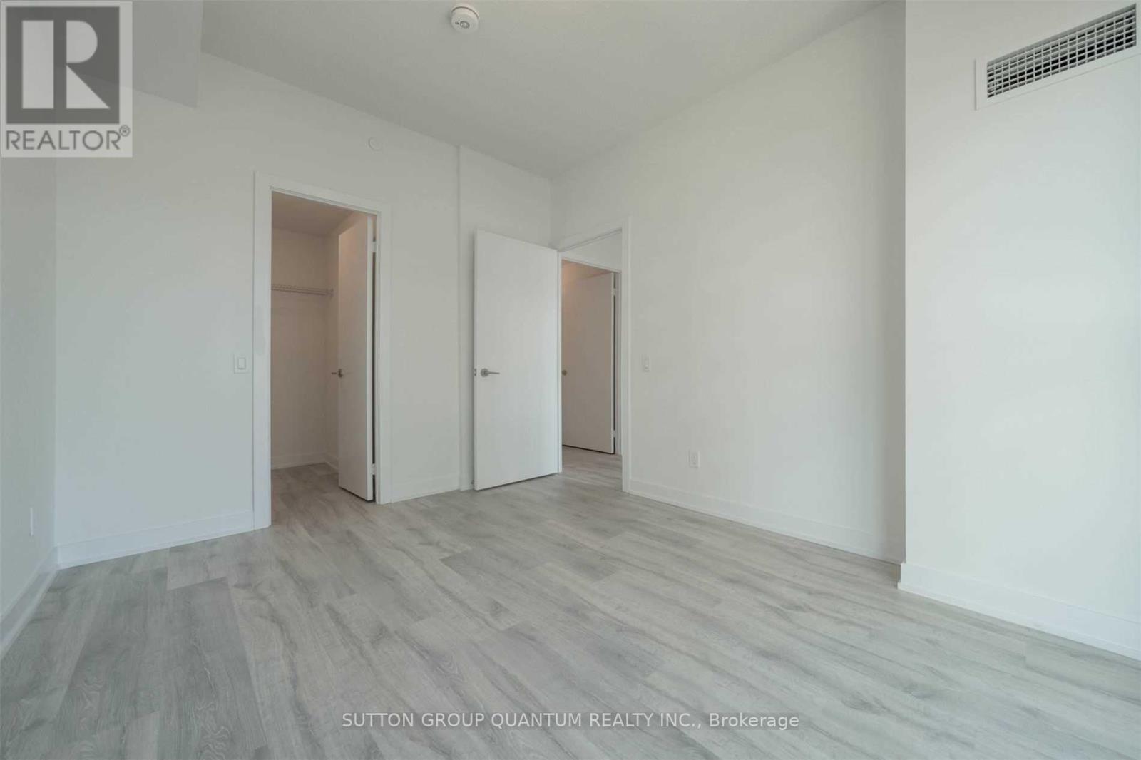 1026 - 251 Manitoba Street Property Photo 5
