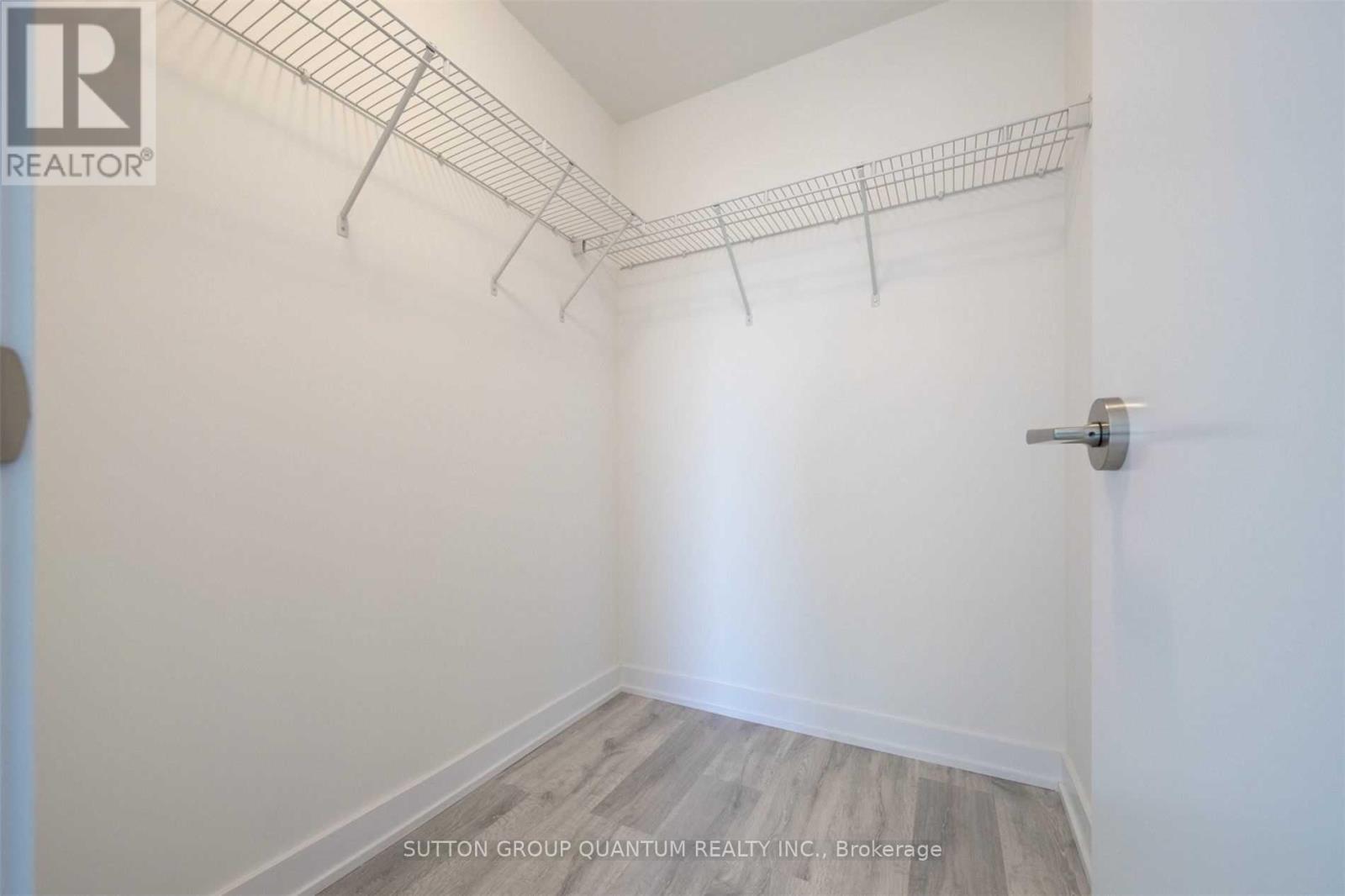1026 - 251 Manitoba Street Property Photo 7