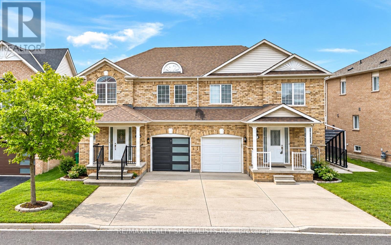 6 TOPIARY LANE