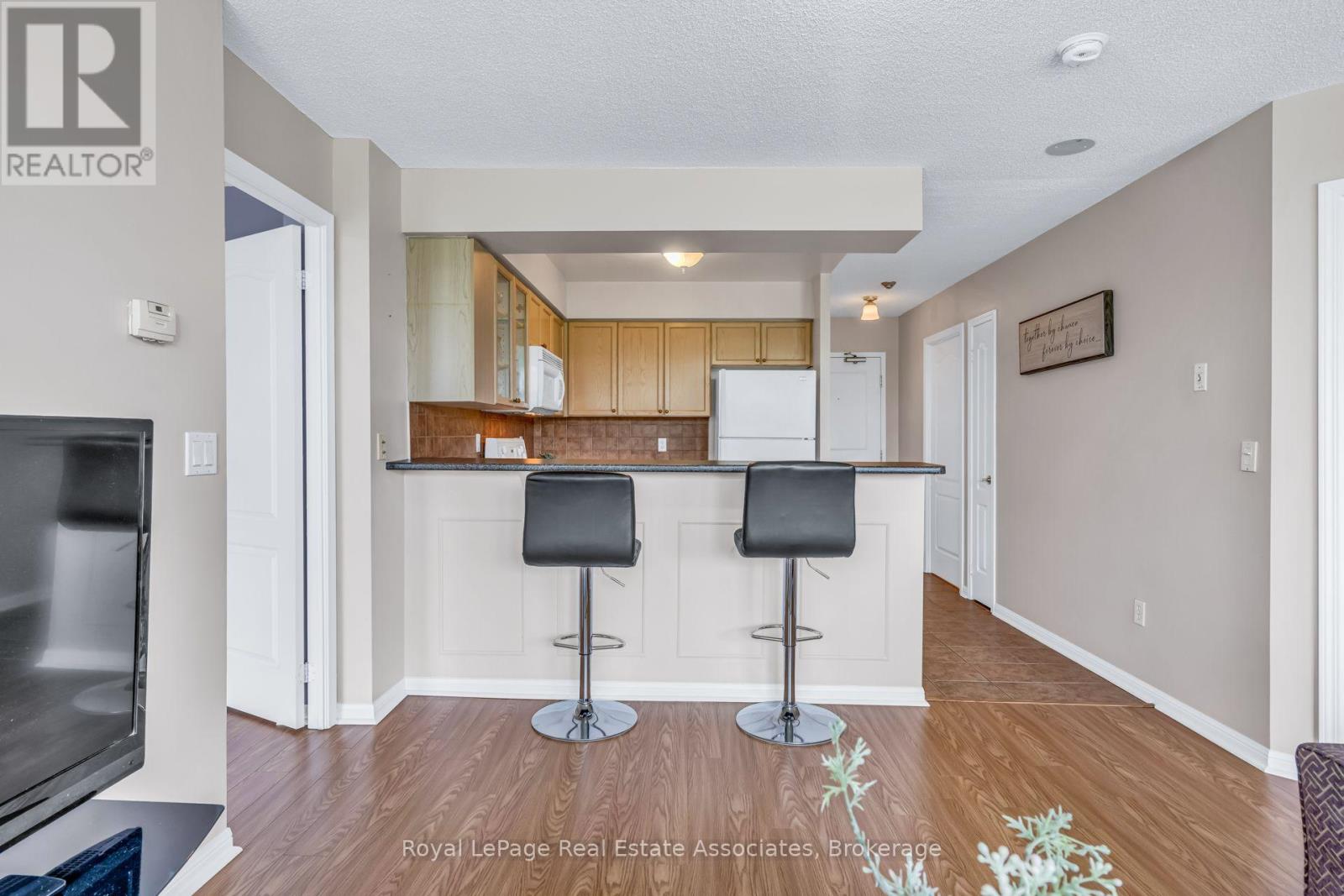 208 - 1140 Parkwest Place Property Photo 15