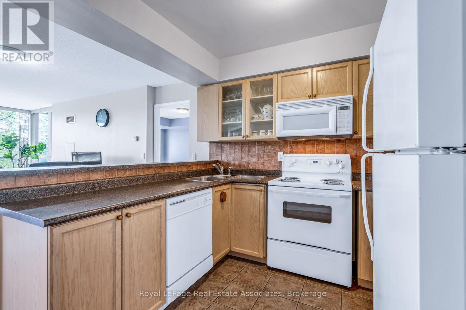 208 - 1140 Parkwest Place Property Photo 17