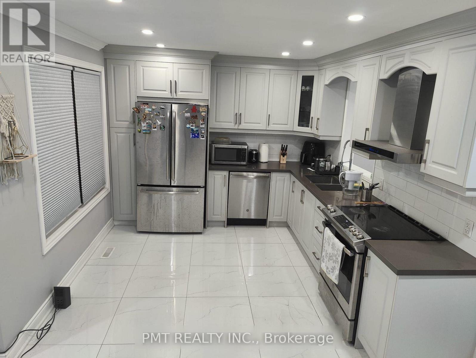 73 Greene Drive Property Photo 3