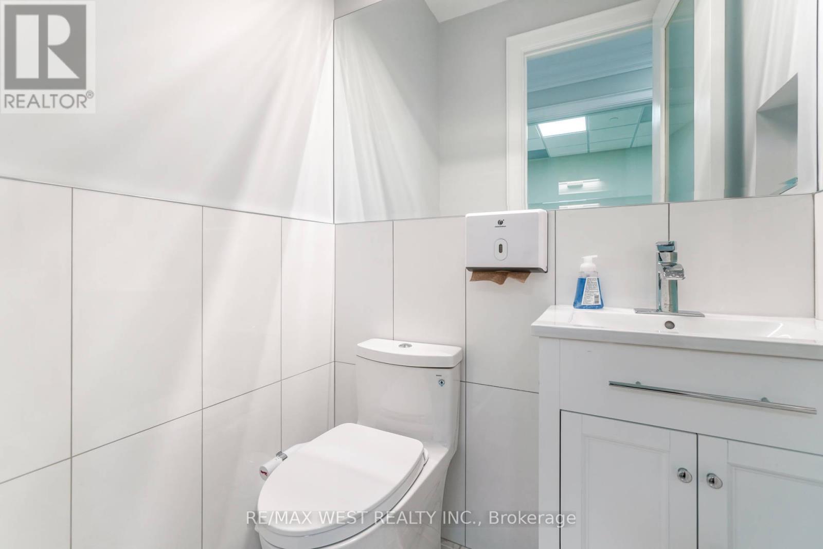 20 (10) - 7956 Torbram Road Property Photo 14
