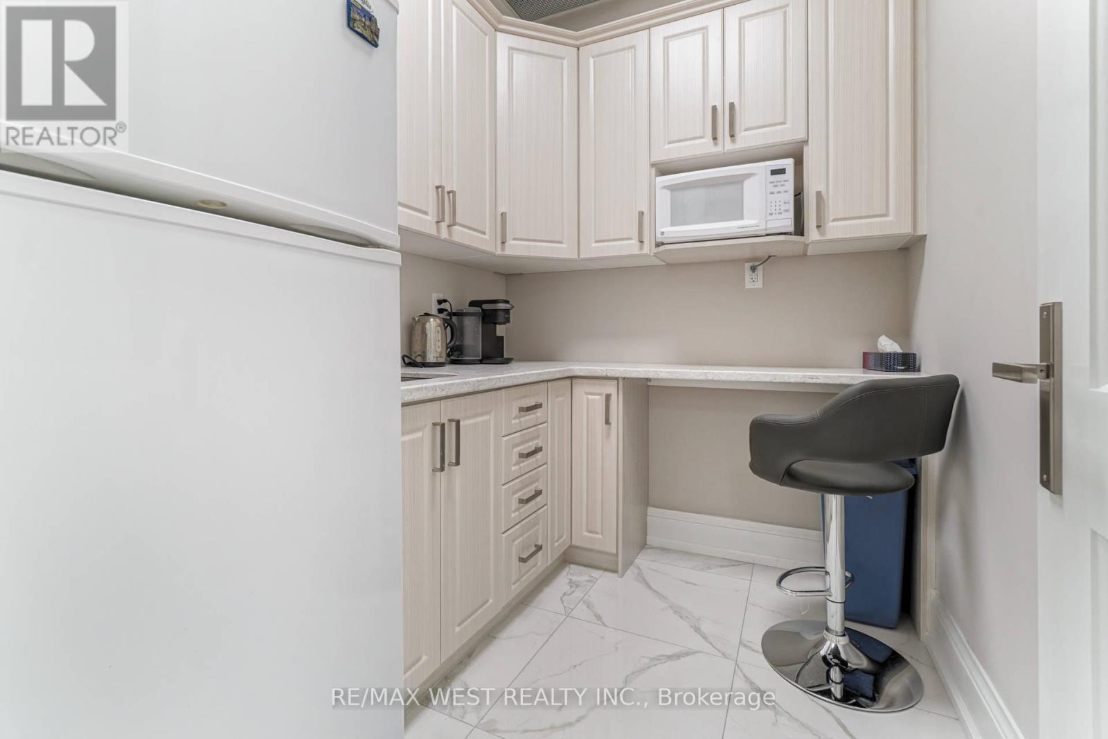 20 (10) - 7956 Torbram Road Property Photo 15