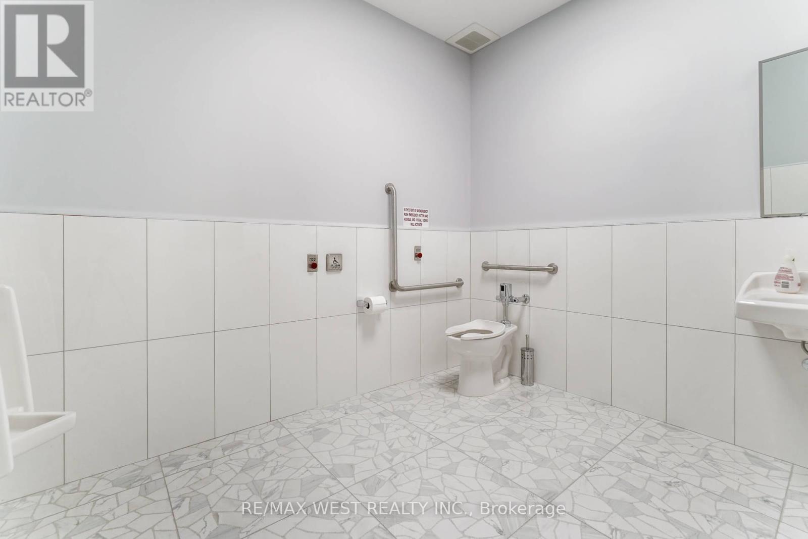 20 (10) - 7956 Torbram Road Property Photo 23