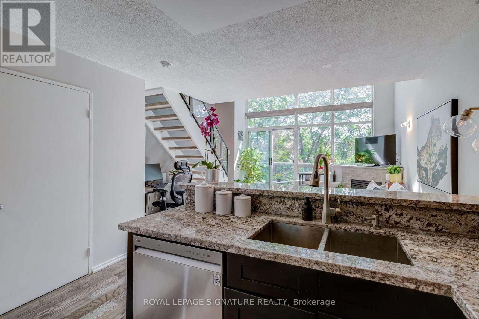 203 - 200 Manitoba Street Property Photo 2