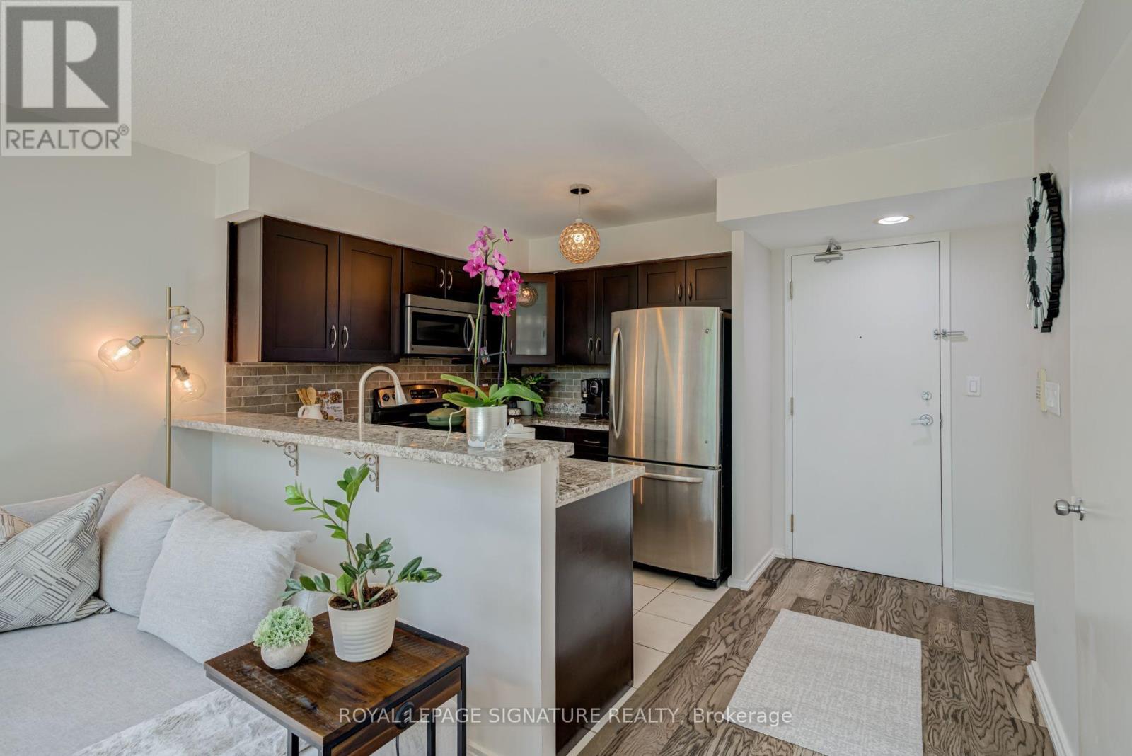 203 - 200 Manitoba Street Property Photo 6