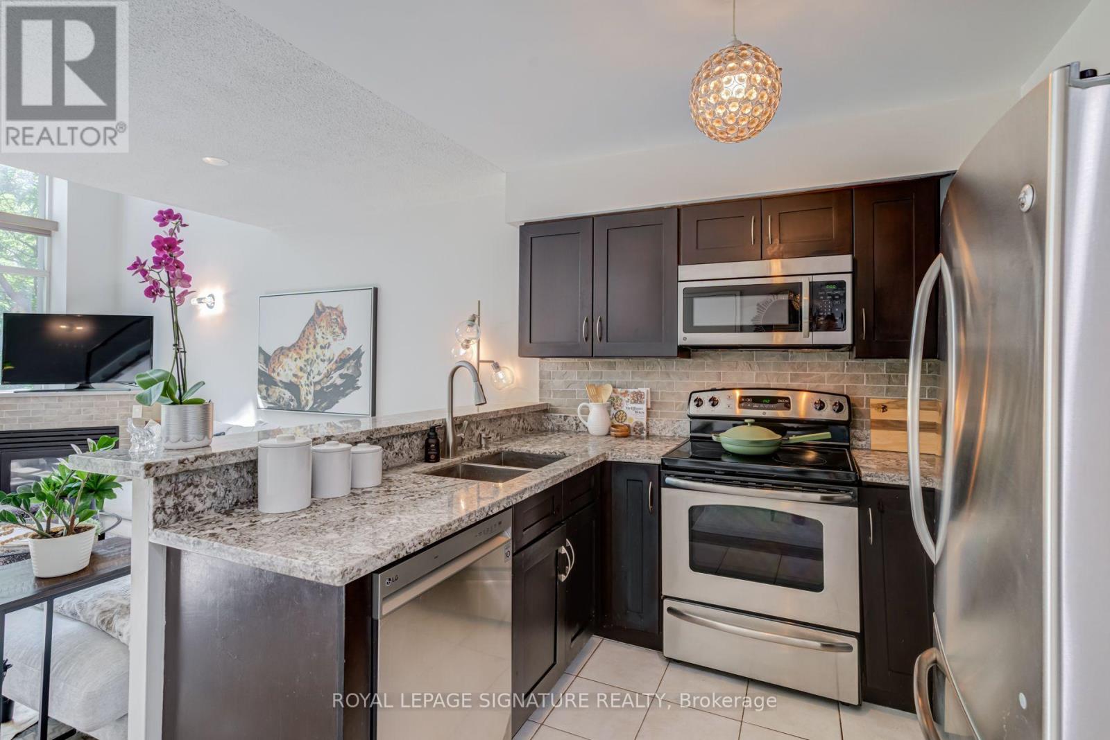 203 - 200 Manitoba Street Property Photo 7