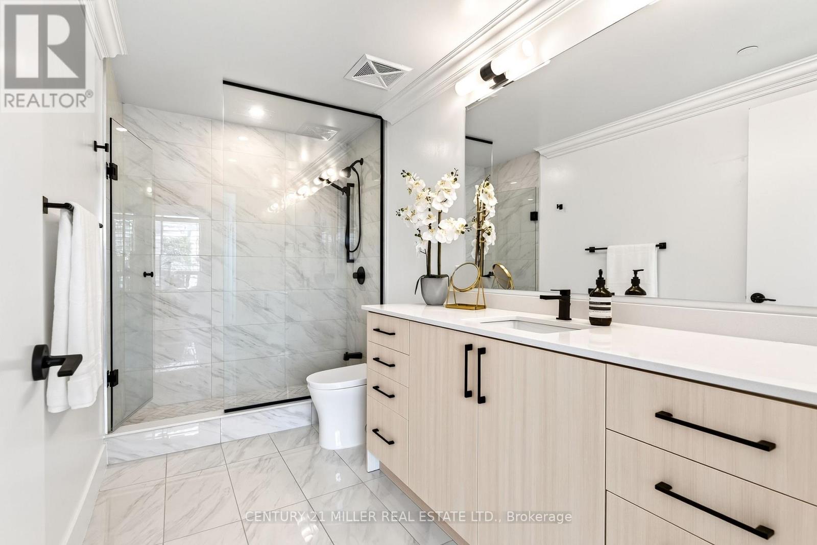 702 - 2450 Old Bronte Road Property Photo 16