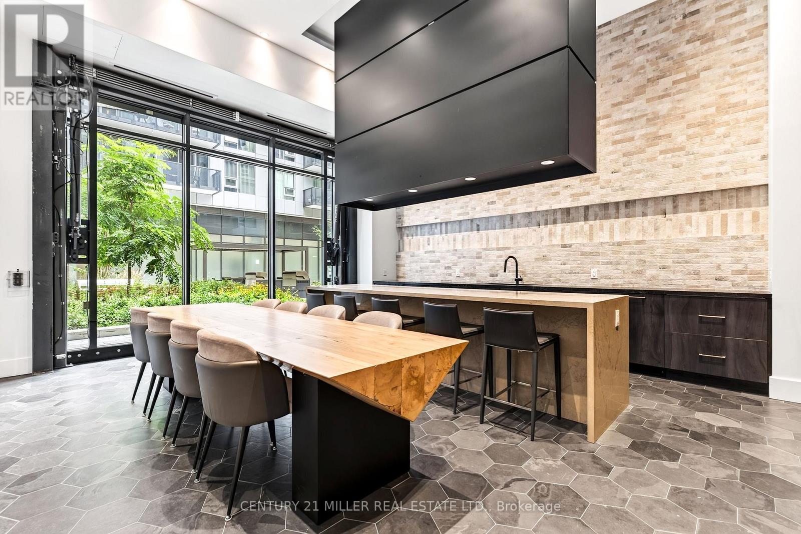 702 - 2450 Old Bronte Road Property Photo 30