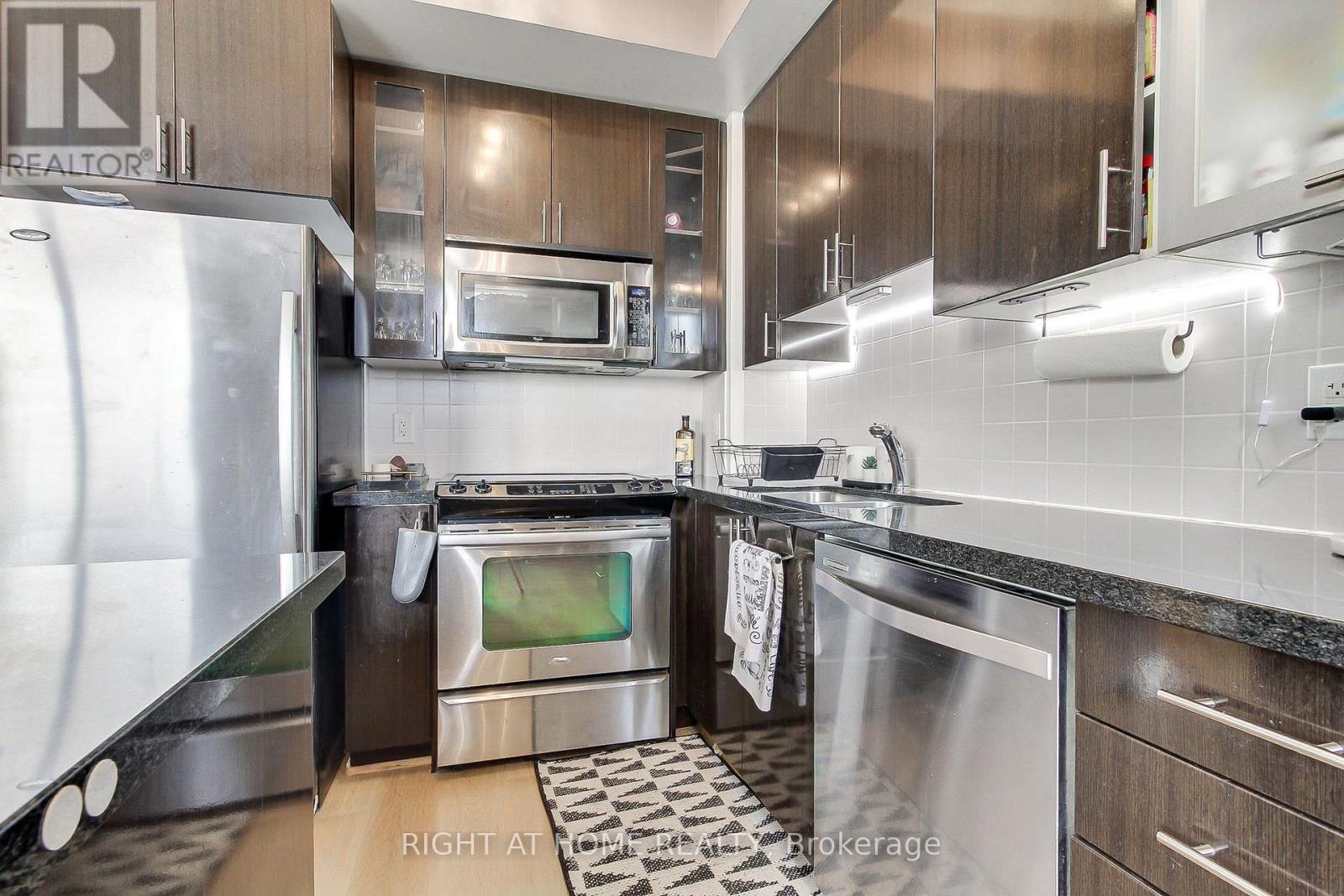 Ph04 - 1060 Sheppard Avenue W Property Photo 13