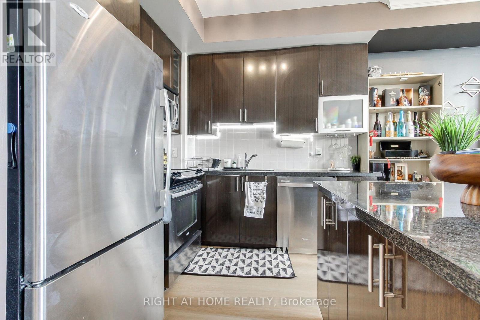 Ph04 - 1060 Sheppard Avenue W Property Photo 14
