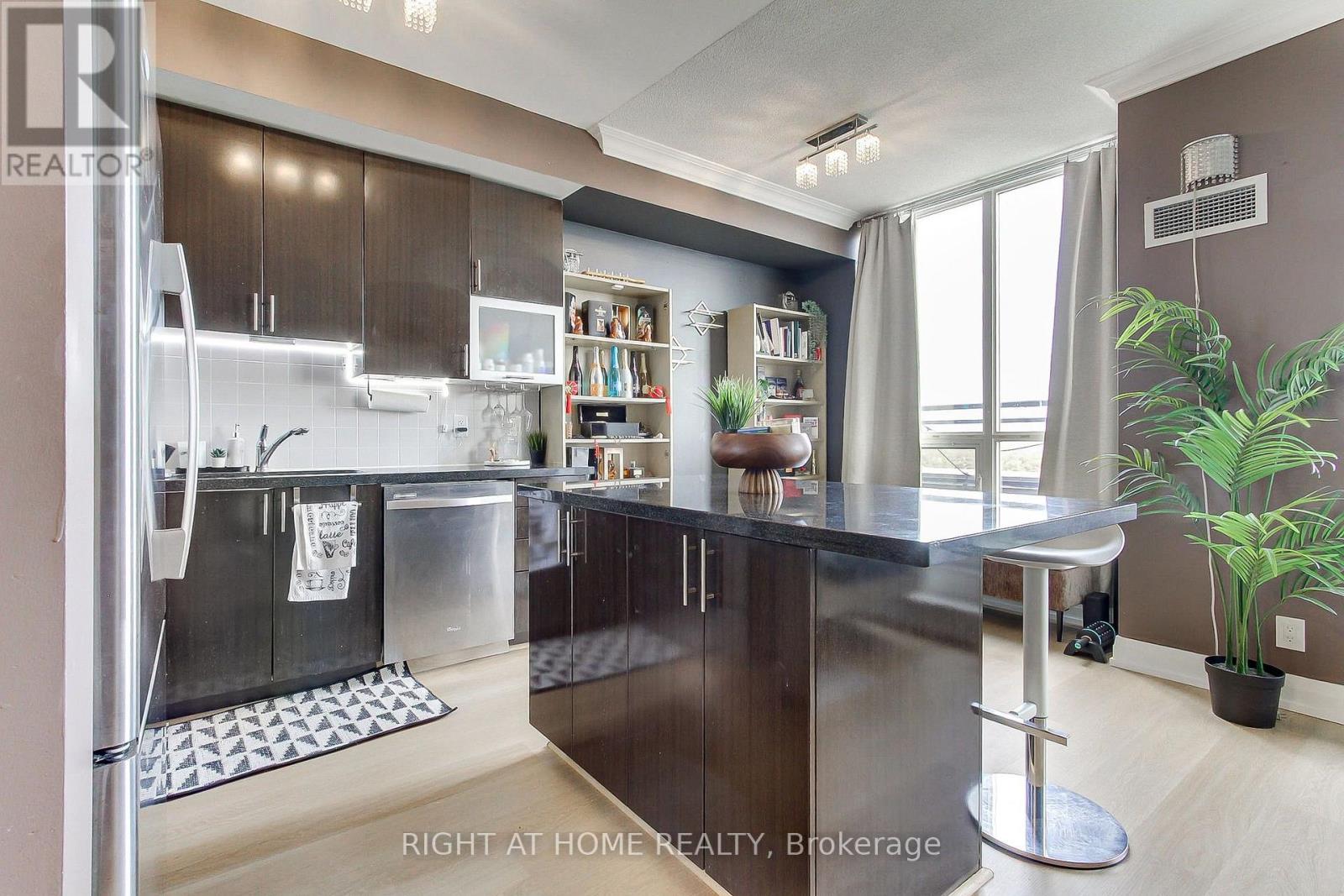 Ph04 - 1060 Sheppard Avenue W Property Photo 15