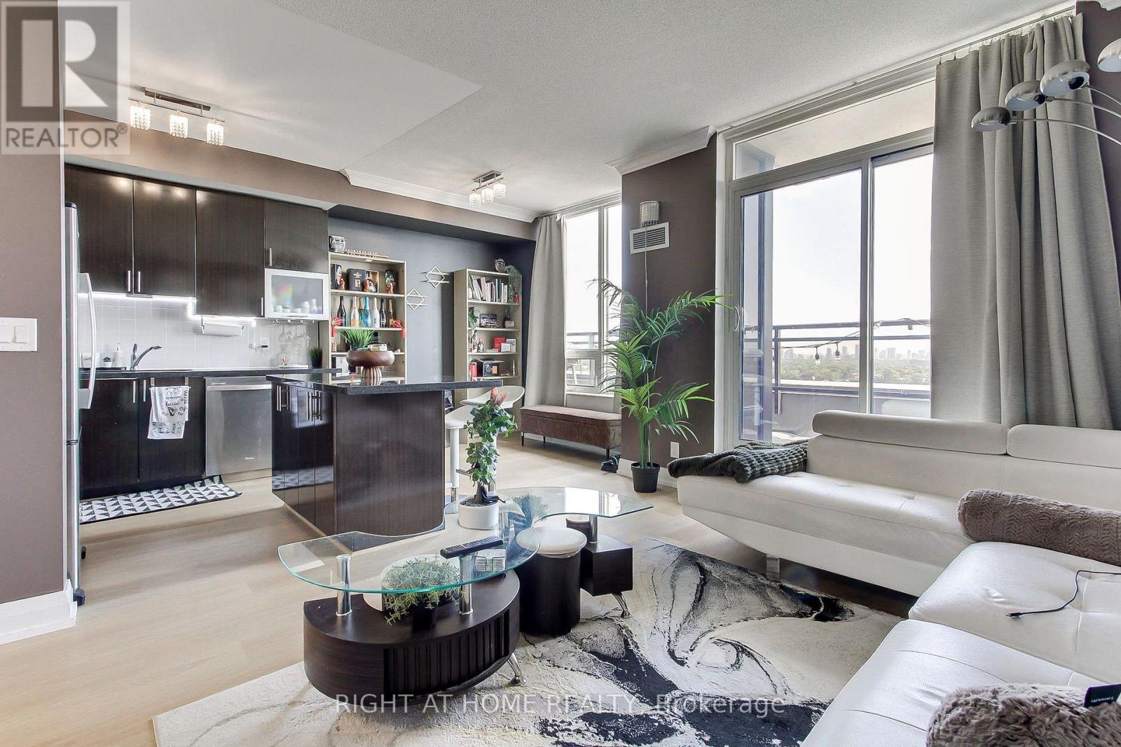 Ph04 - 1060 Sheppard Avenue W Property Photo 19