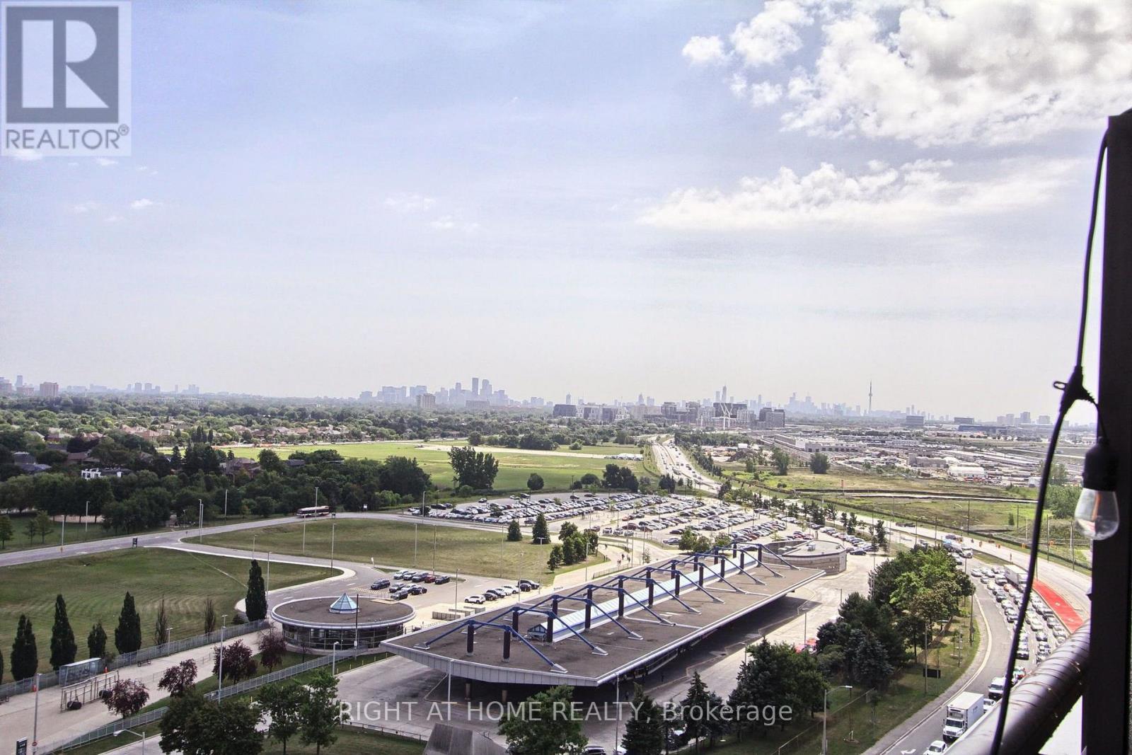 Ph04 - 1060 Sheppard Avenue W Property Photo 23