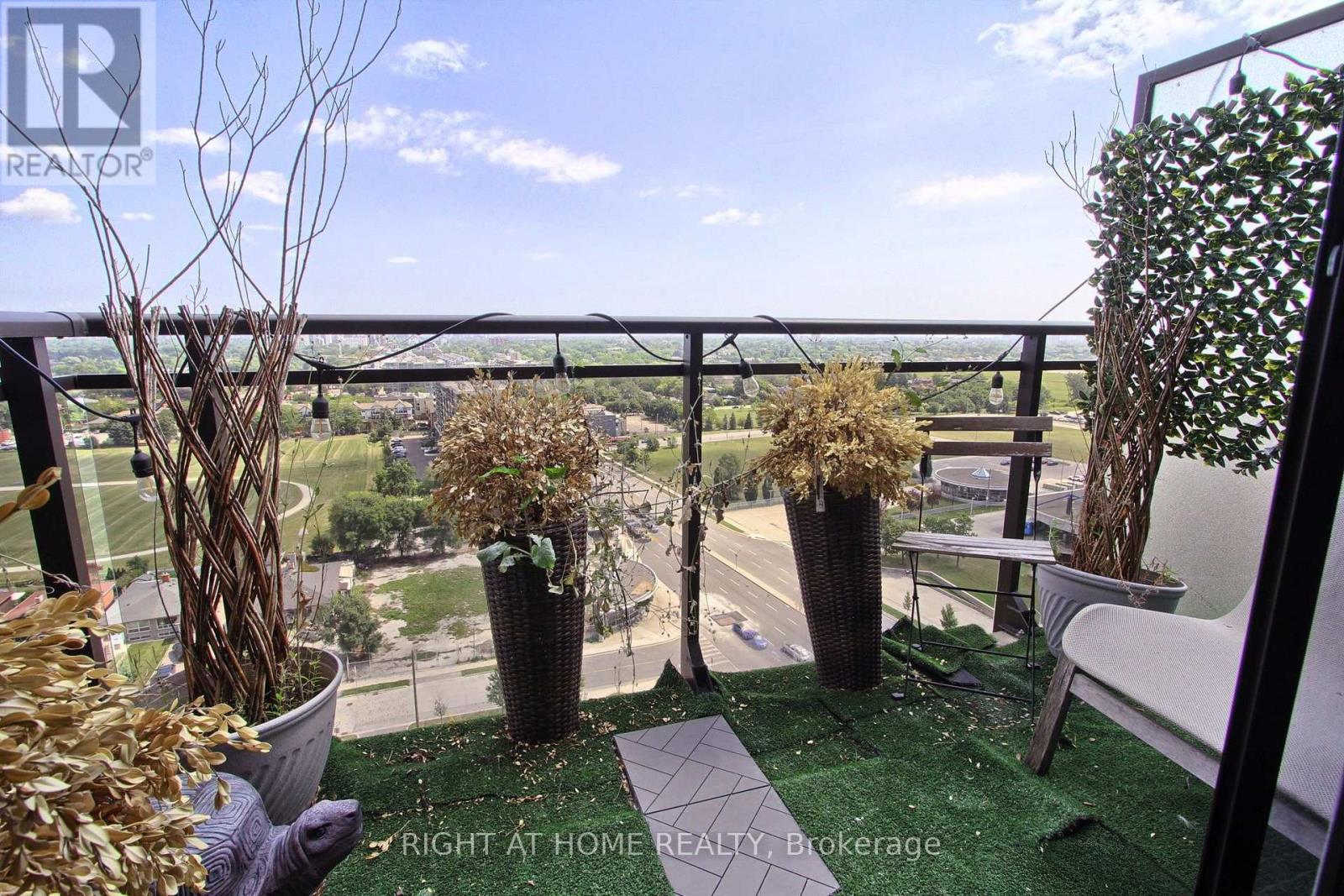 Ph04 - 1060 Sheppard Avenue W Property Photo 35
