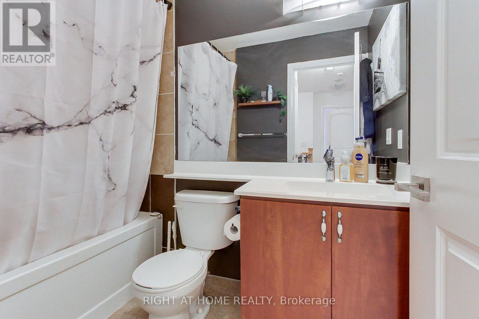 Ph04 - 1060 Sheppard Avenue W Property Photo 36