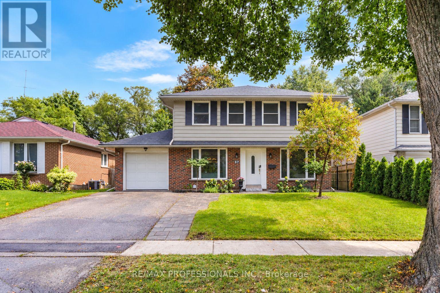 37 Birchleaf Crescent Property Photo 1