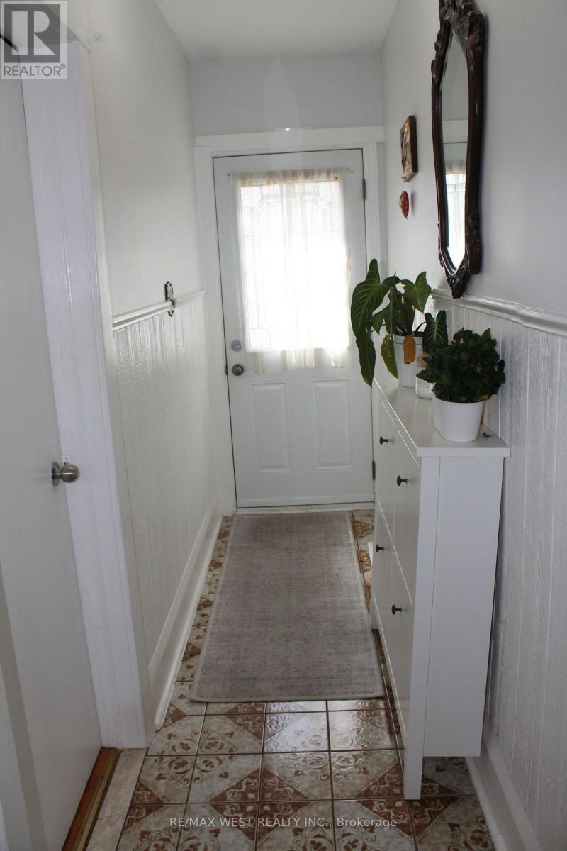 11a Woodcroft Crescent Property Photo 2