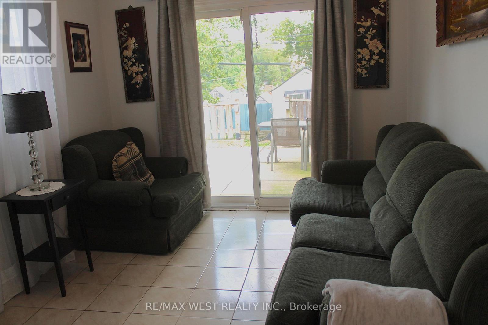 11a Woodcroft Crescent Property Photo 5