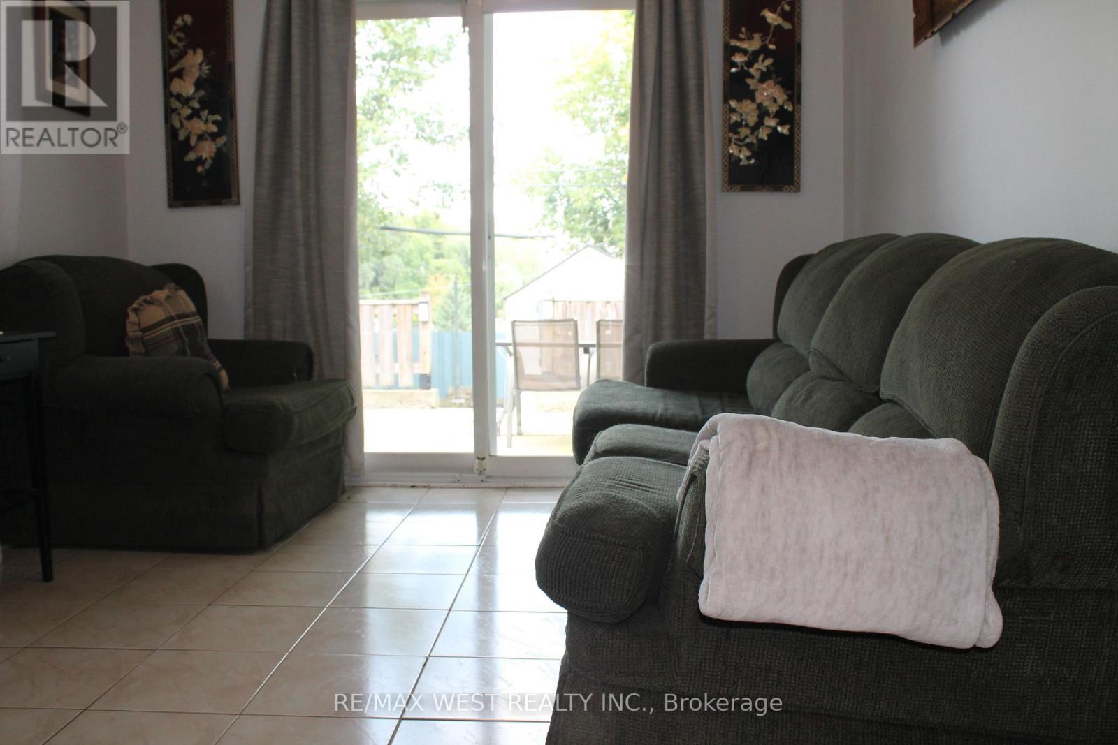 11a Woodcroft Crescent Property Photo 6