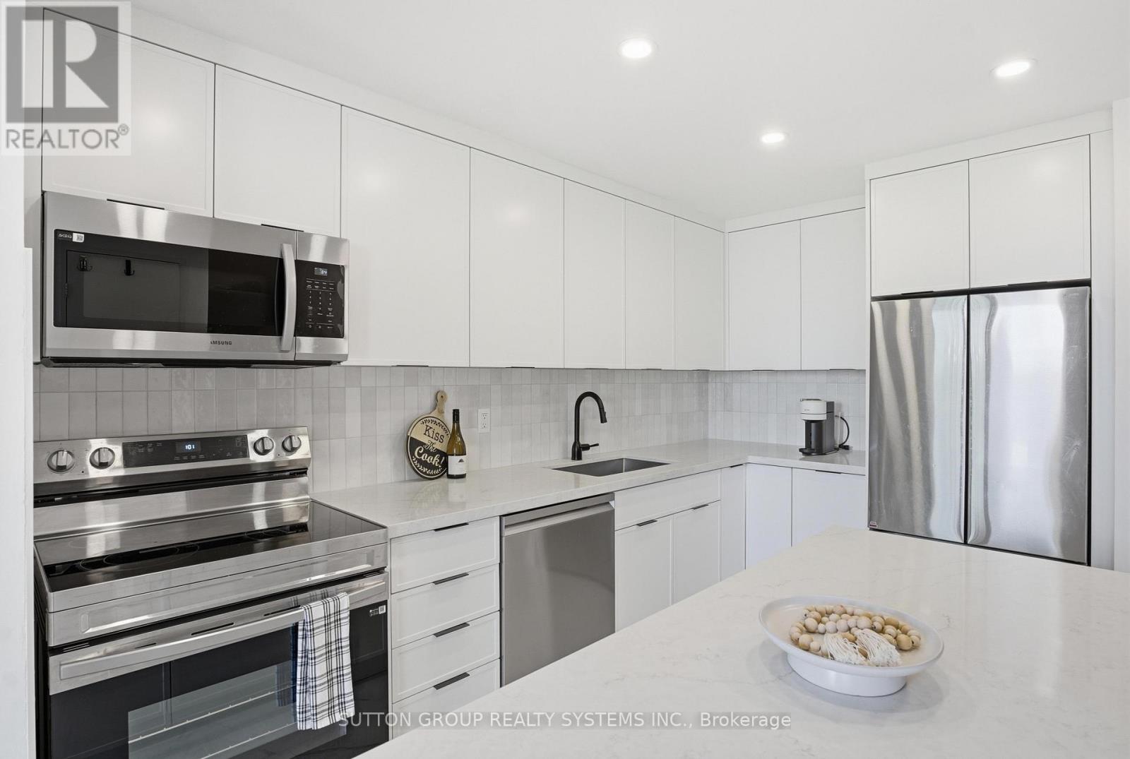 304 - 60 SOUTHPORT STREET Property Photo 1