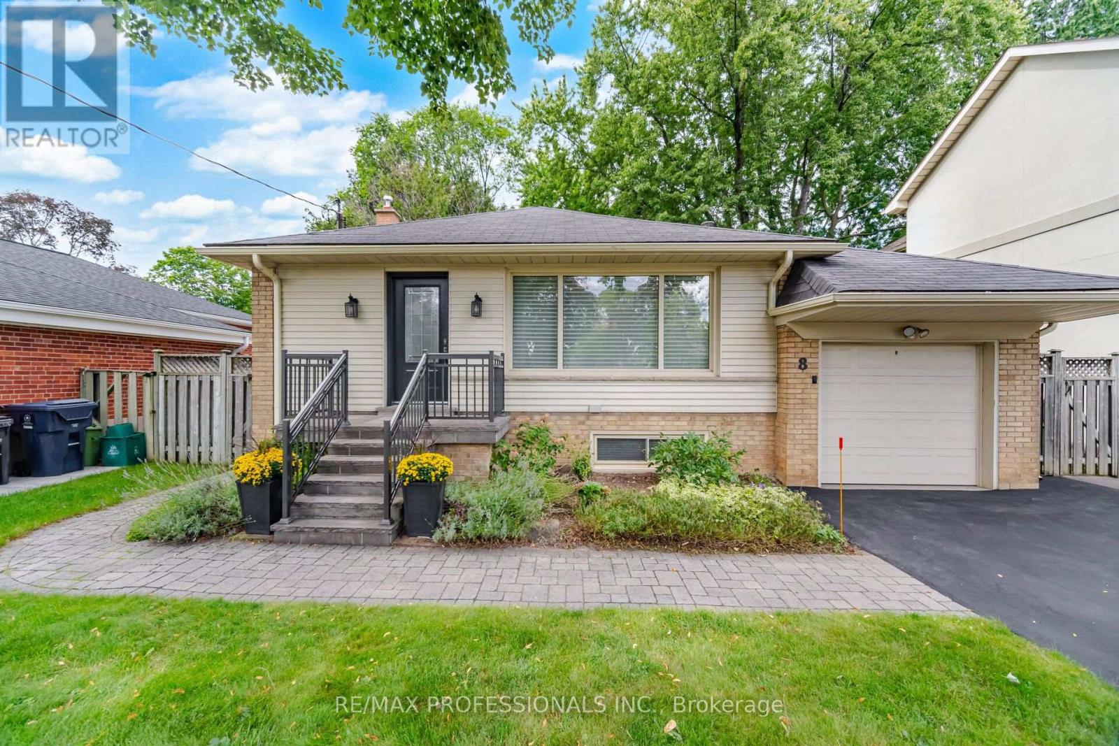 8 Beaverbrook Avenue Property Photo 1
