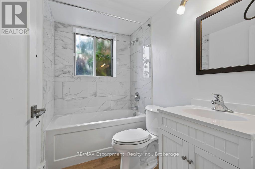 103 - 2393 New Street Property Photo 8