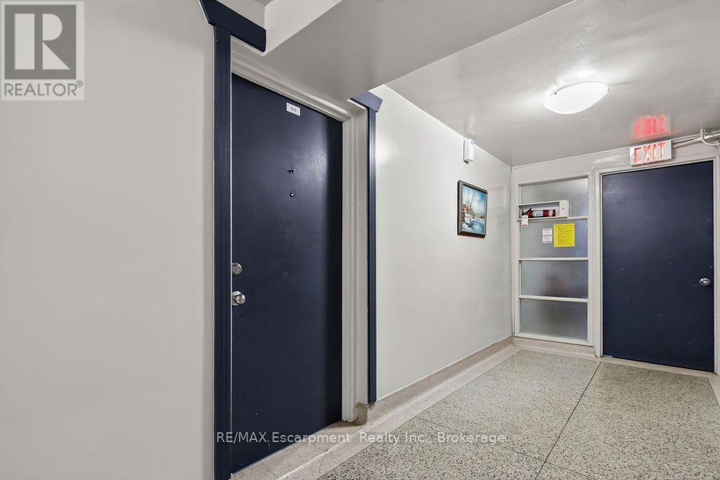 103 - 2393 New Street Property Photo 18