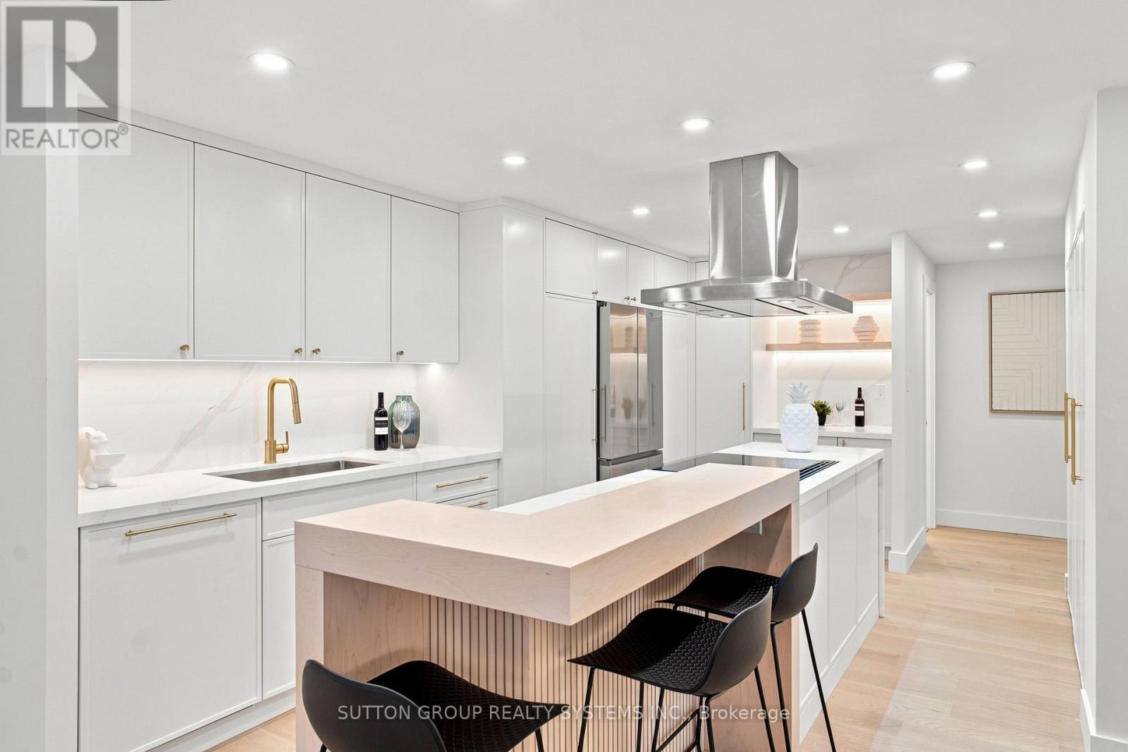 1504 - 812 BURNHAMTHORPE ROAD