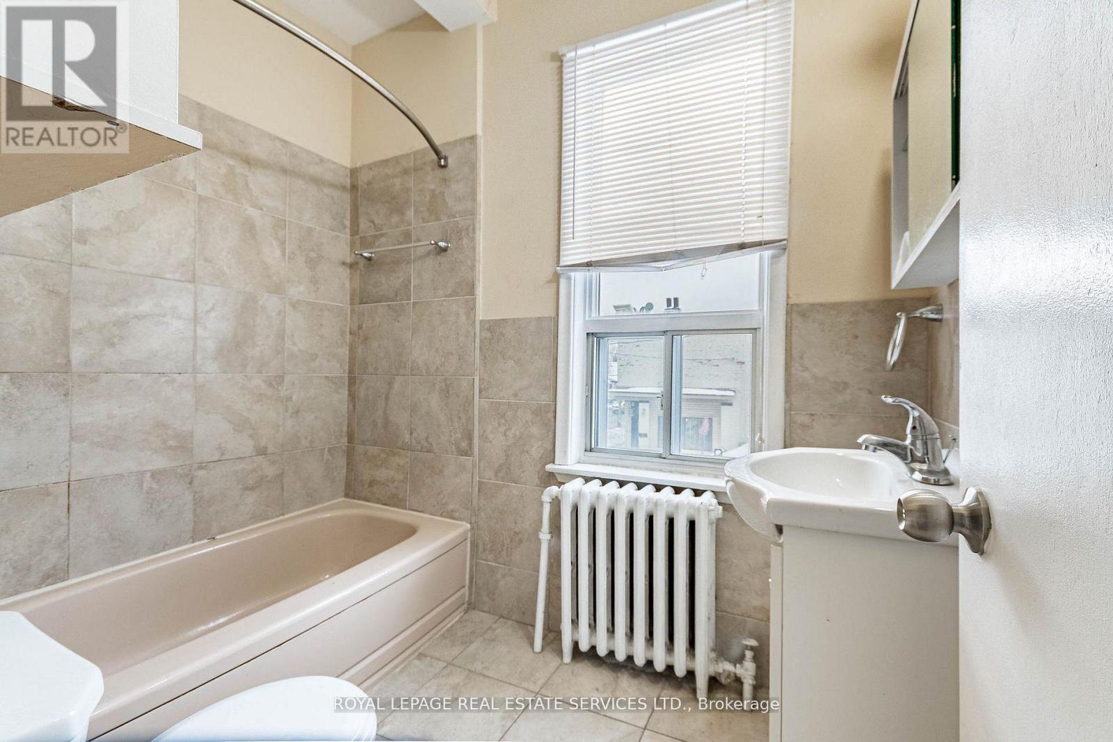 1160 Dufferin Street Property Photo 9