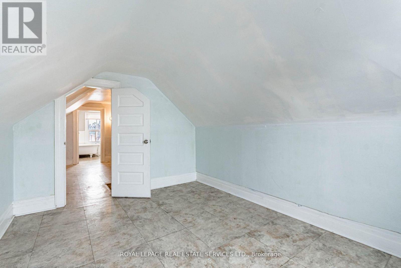 1160 Dufferin Street Property Photo 10