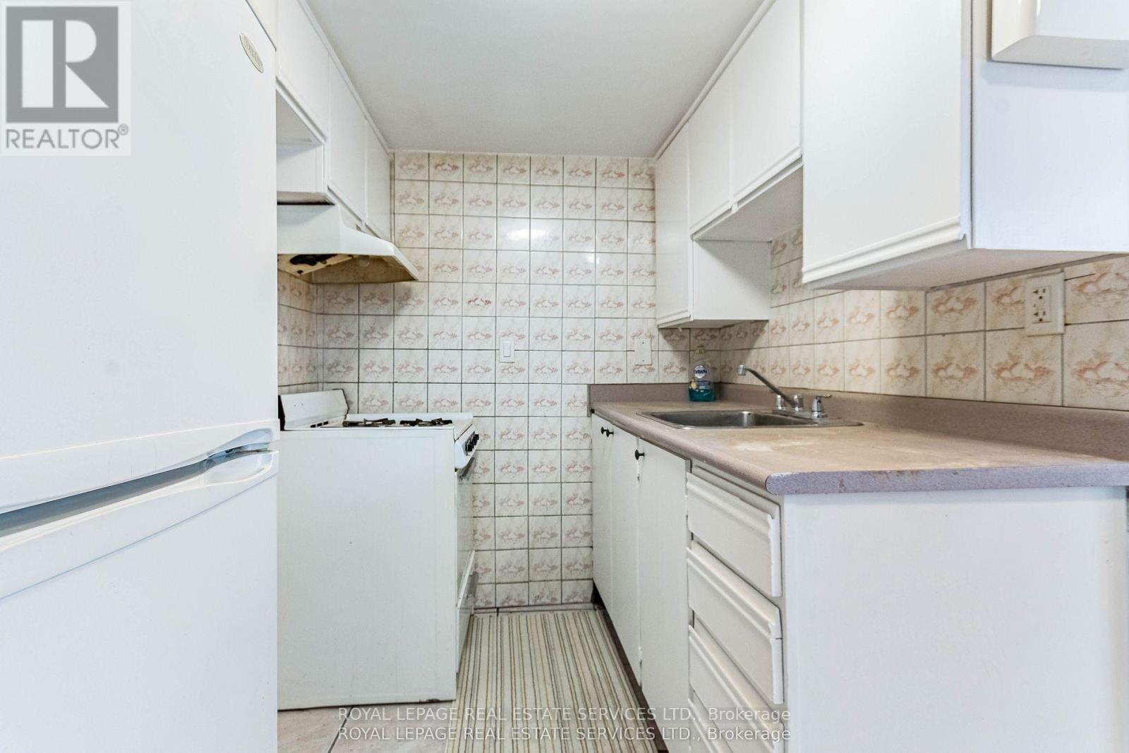 1160 Dufferin Street Property Photo 13