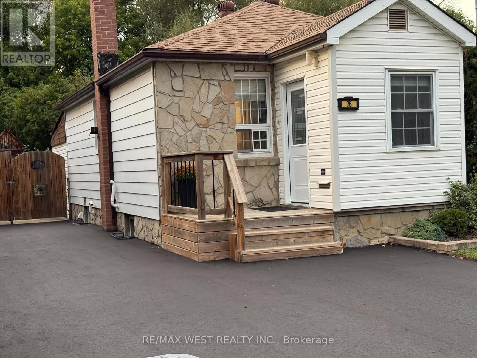 76 Laburnham Avenue Property Photo 2