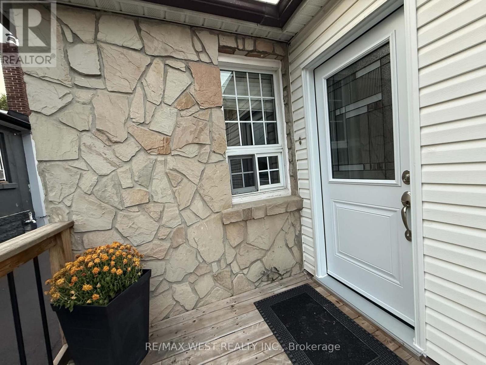76 Laburnham Avenue Property Photo 4