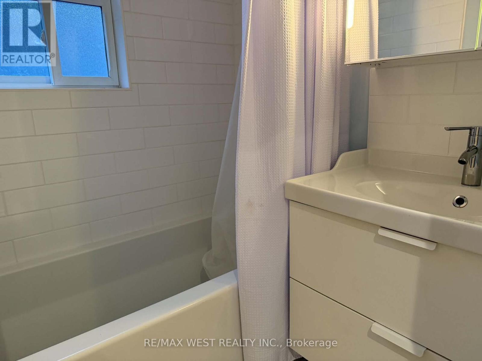 76 Laburnham Avenue Property Photo 20