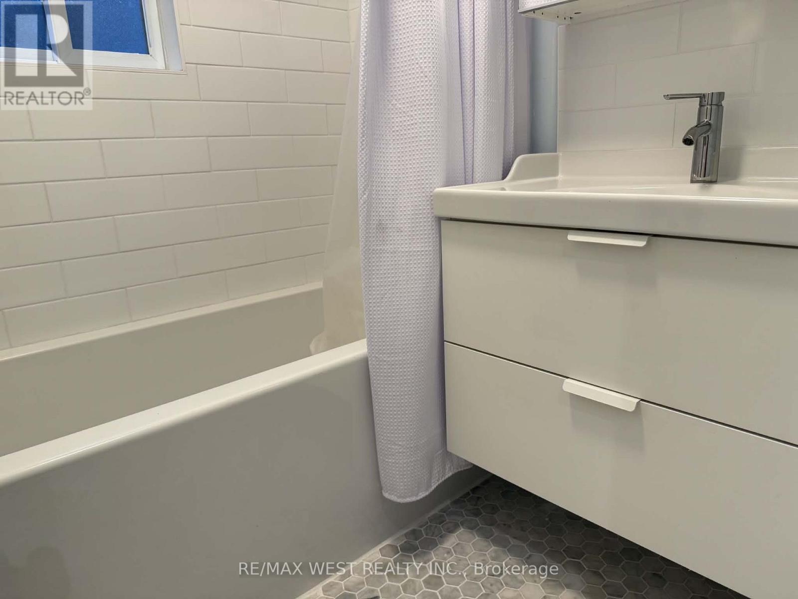 76 Laburnham Avenue Property Photo 23