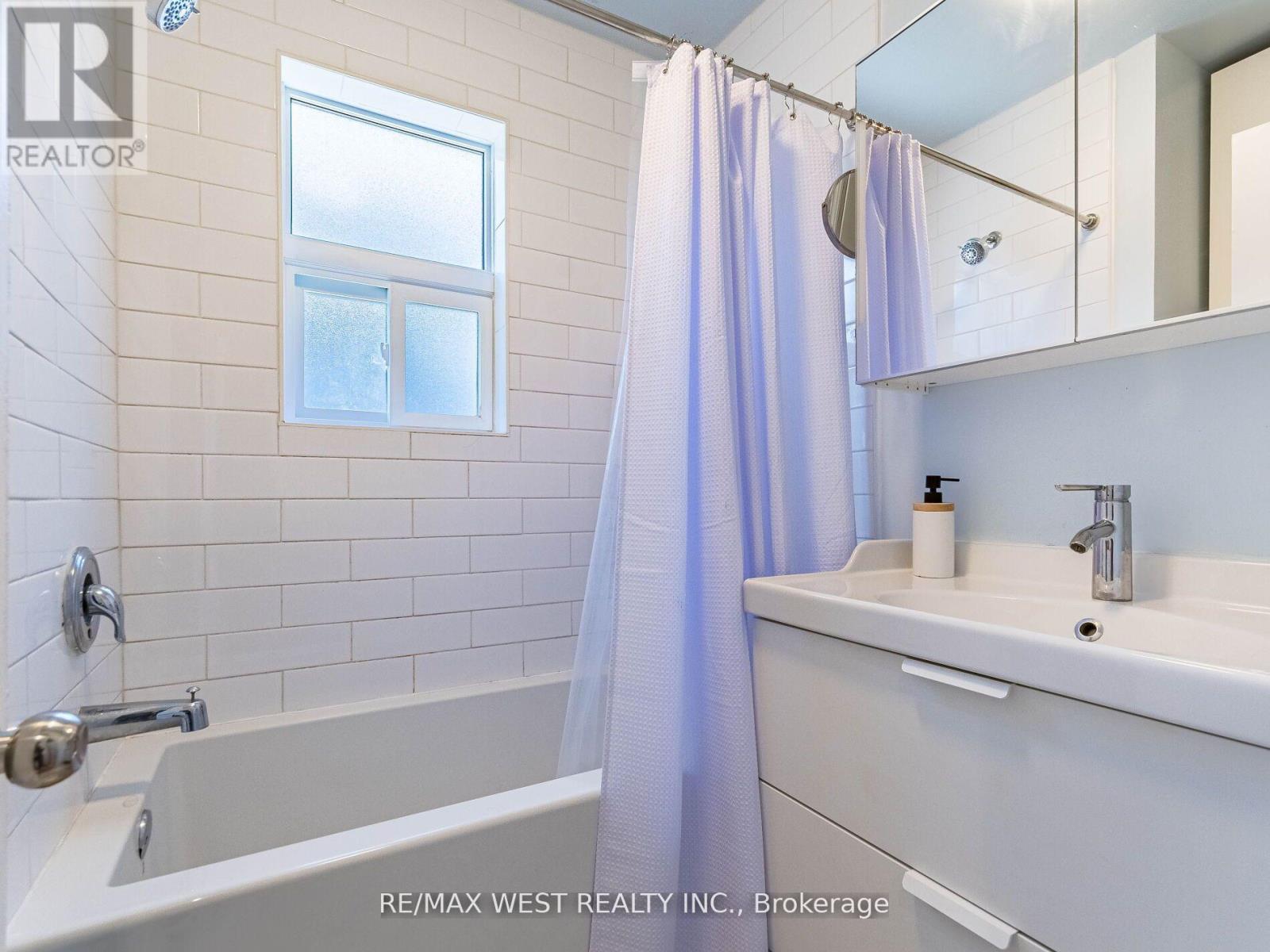 76 Laburnham Avenue Property Photo 25