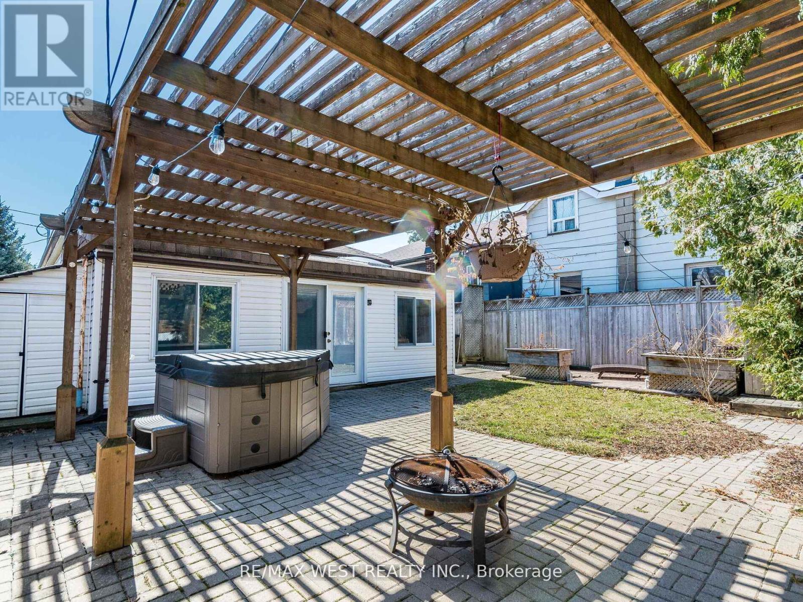 76 Laburnham Avenue Property Photo 37